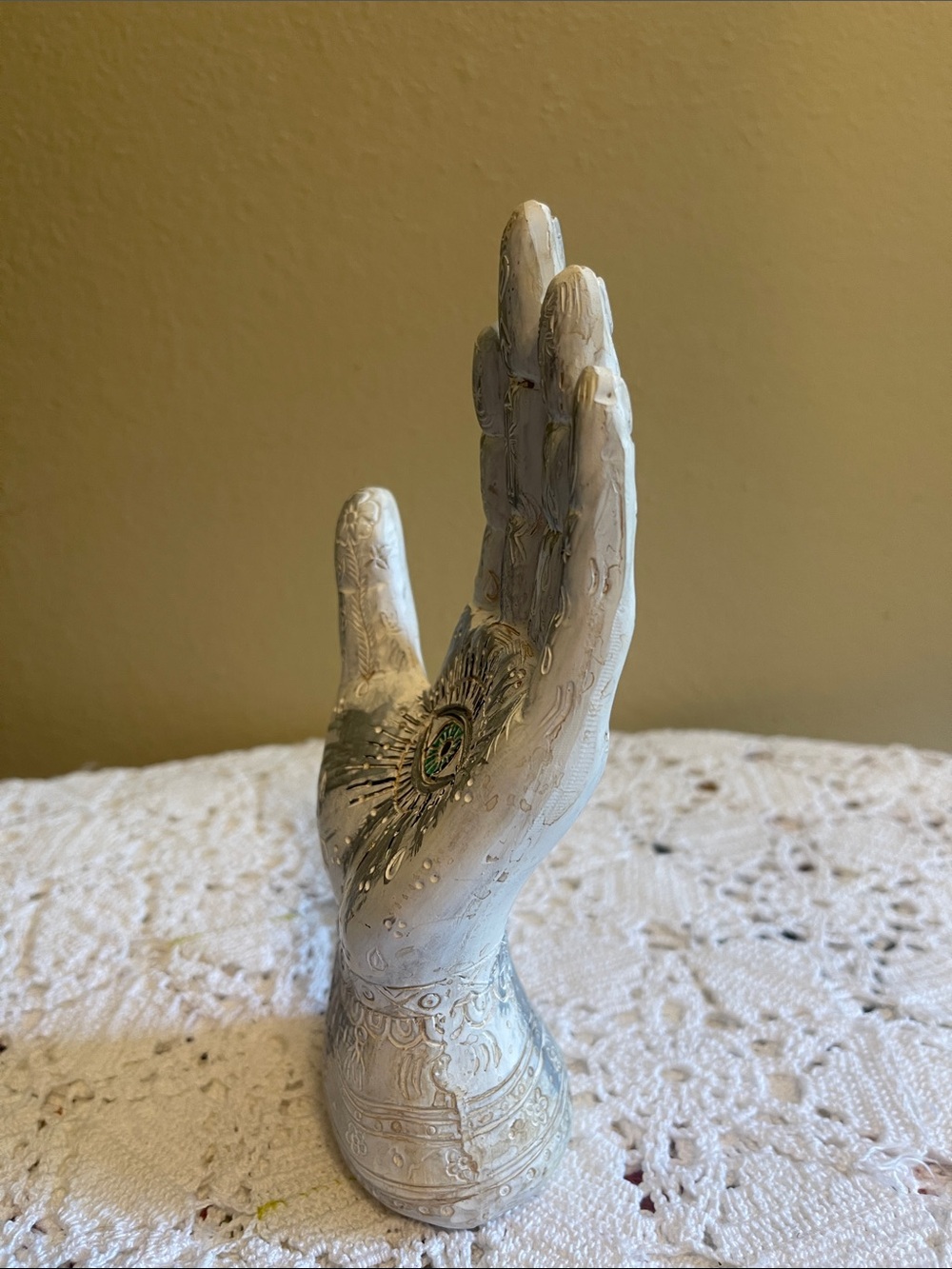 Decorative Hand Palm Statues with All-Seeing Eye — Black & Cream Halloween - Picture 5 of 9